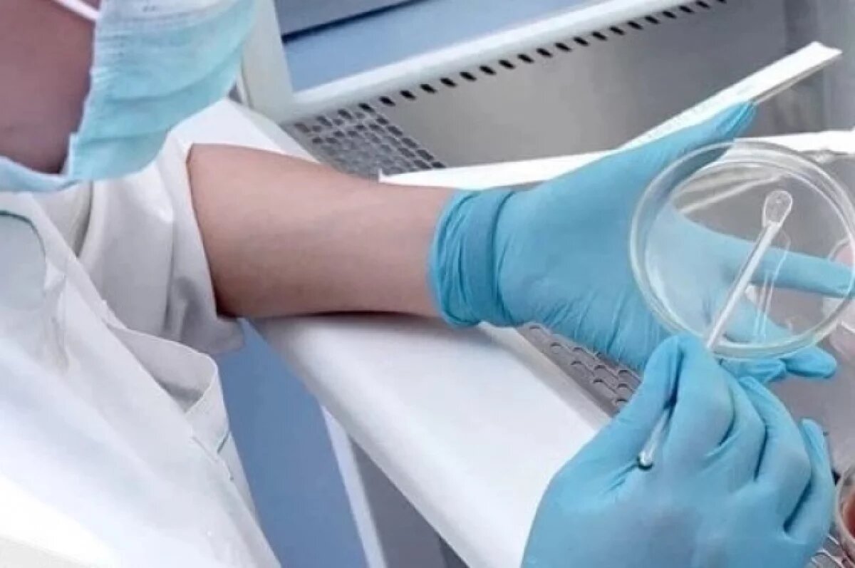    Сотрудники Роспотребнадзора отобрали пробы питьевой воды, пищевых продуктов и смывов с поверхностей.