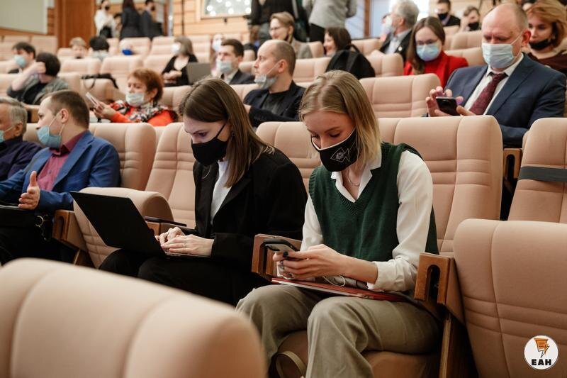    ЕАН. Студенты в аудитории