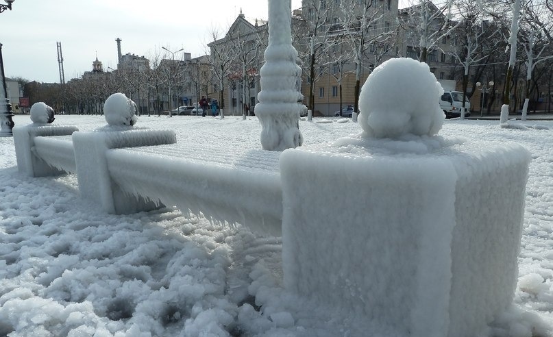 Набережная после норд-оста (фотография взята из просторов интернета).