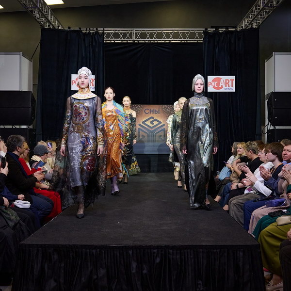     Славянские мотивы, исконные техники, современный комфорт: программа модных показов выставки «РусАртСтиль» поразит актуальностью традиций