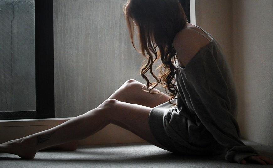 худая и измученная женщина