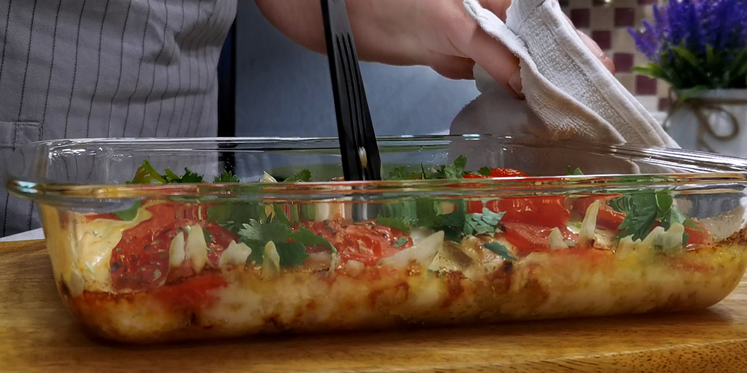 Намного вкуснее, чем мясо по-французски. Знала бы раньше готовила бы так всегда, даже на Новогодний стол теперь не откажусь