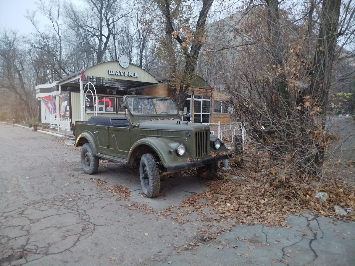 ГАЗ - 69 на проспекте Ильича.