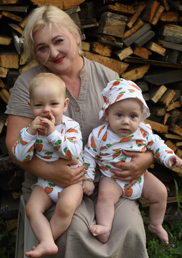 Елена с внуками