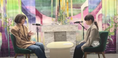 Ведущая Александра У и её мама Алёна Михайловна Лобачёва на записи подкаста