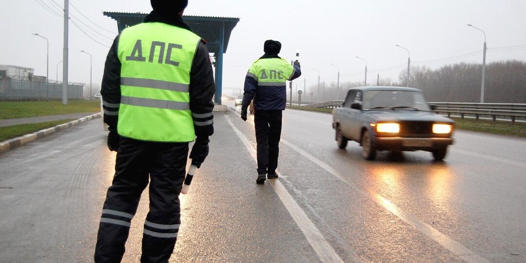 Почему одних водителей останавливают ДПС по 8-10 раз за год, а других: 1-2 раза, сотрудник рассказал принцип выбора