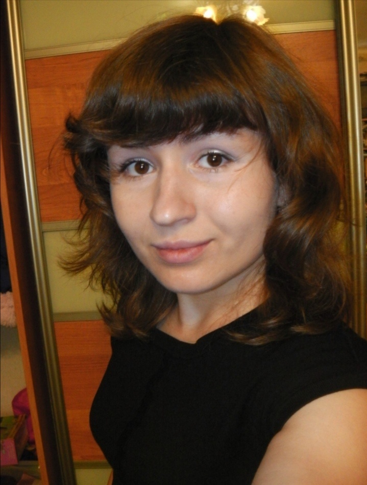 А здесь 25 🙂, я тут кудрявая, волосы сами вились, я их не укладывала 