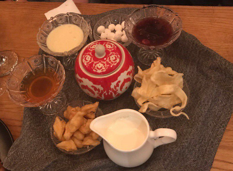 Башкирская мудрость гласит: "При любой непонятной ситуации — выпей чай"