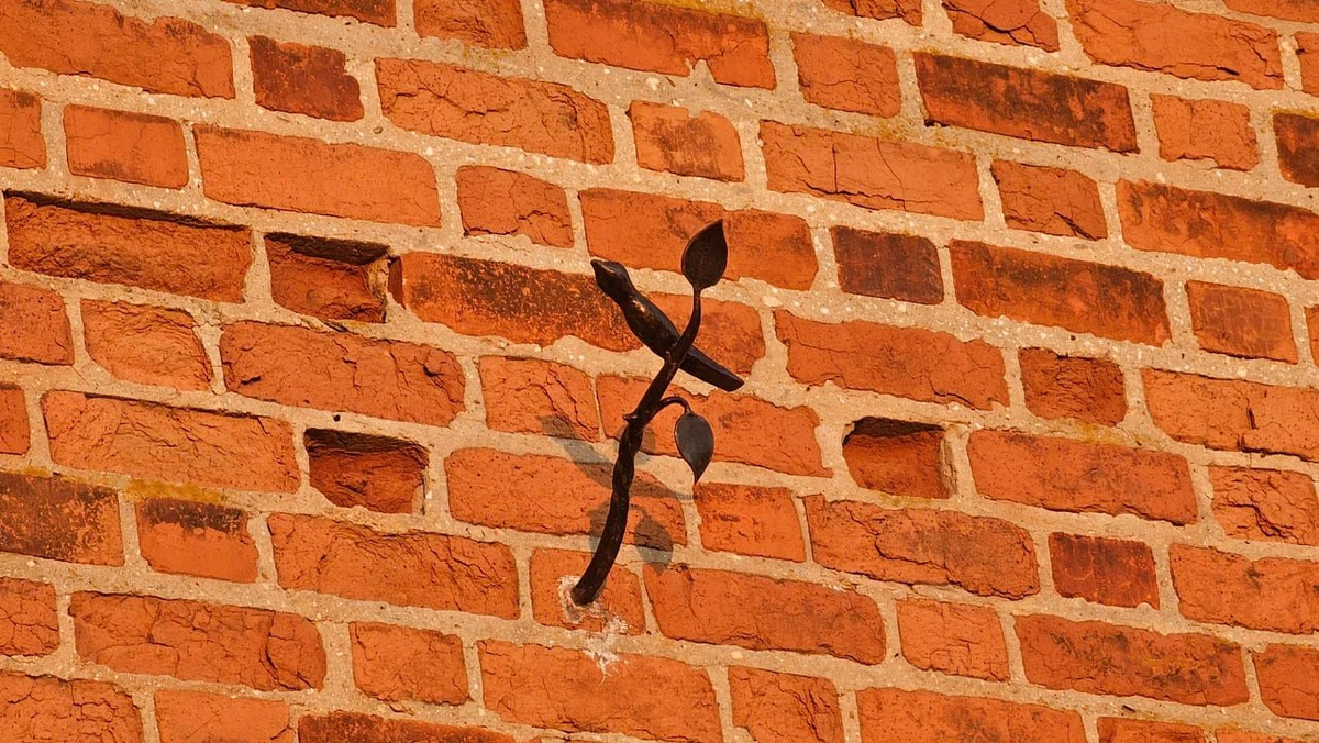 Мини-памятник «нижегородскому Чижику-пыжику» появился ещё в 1998 году