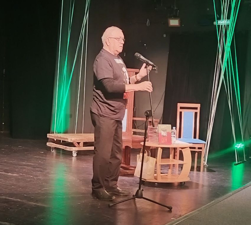    Авторы книги несколько лет изучали архивы