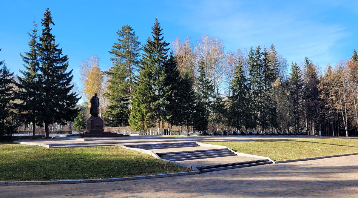 Мемориал посвящённый Великой Отечественной войне.