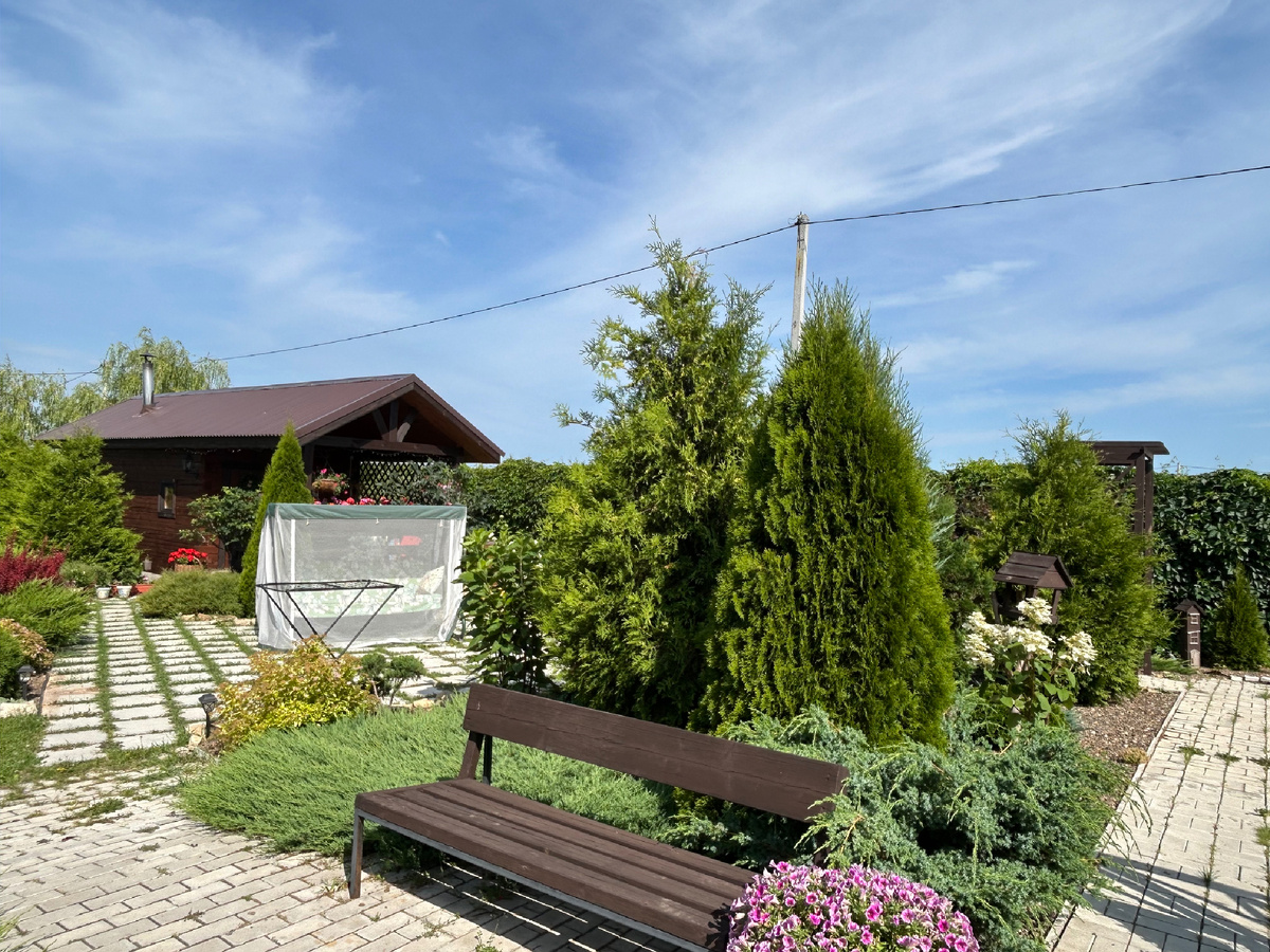 Уголок отдыха между домом и баней. Фото Мой второй сад