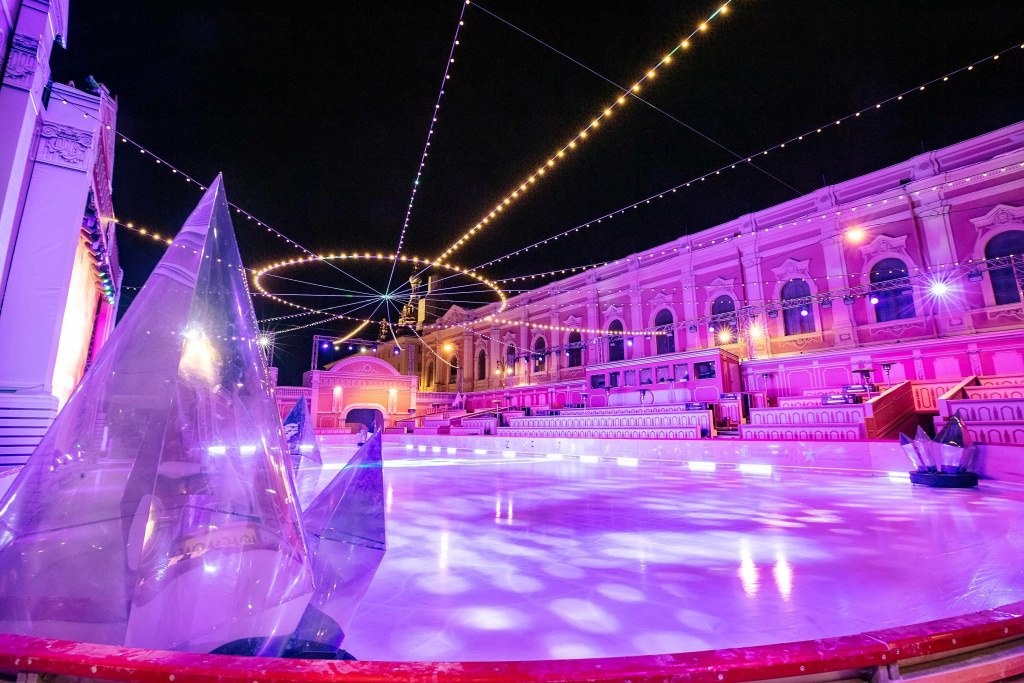 Каток на Конюшенной площади.