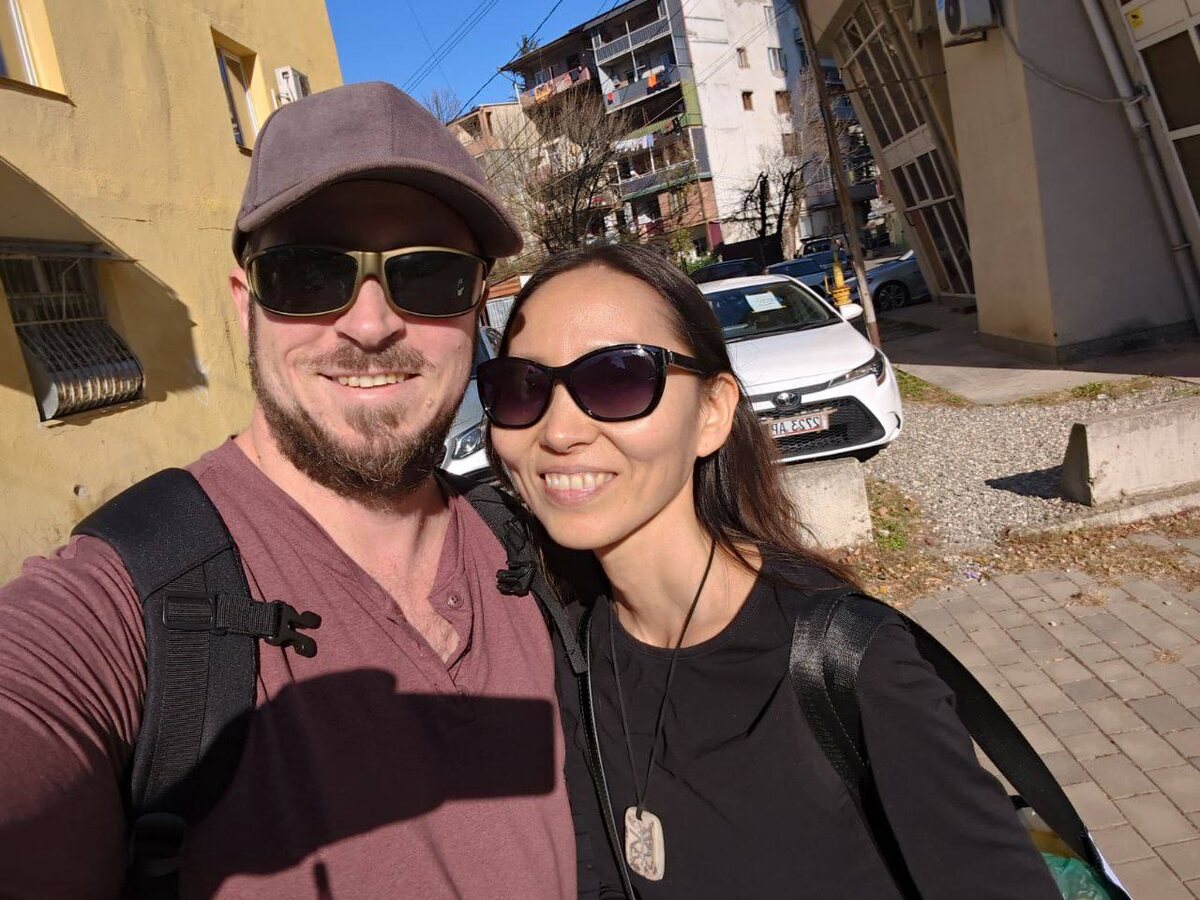 Это Нил из Флориды, с которым я познакомилась в коворкинге в Грузии близ Кутаиси