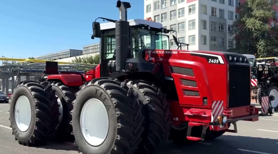 У трактора Ростсельмаш 2400 появилась модификация 2405 — рассказываю, в чём разница!