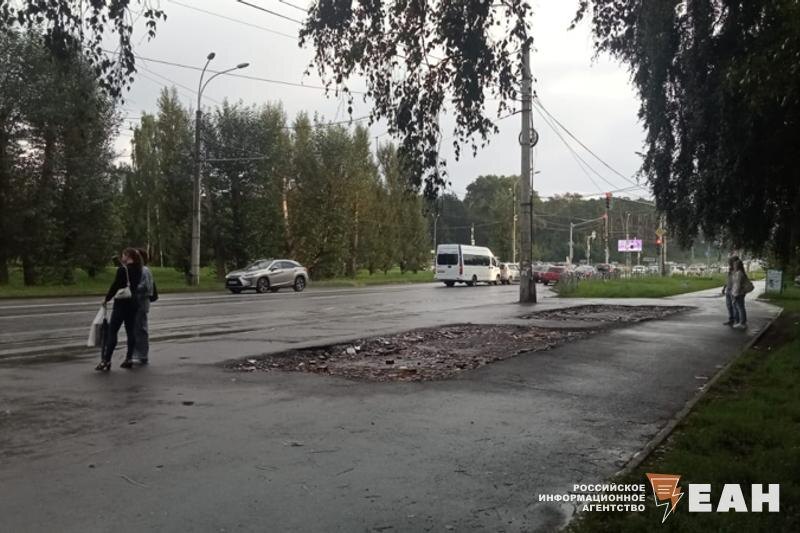    ЕАН. Снесенный остановочный комплекс