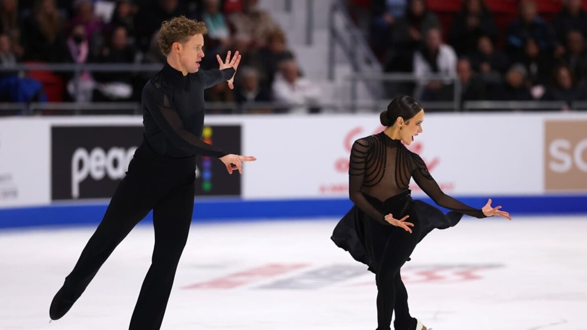 Фото: 2025 ISU
Мэдисон Чок и Эван Бейтс вышли в новых костюмах