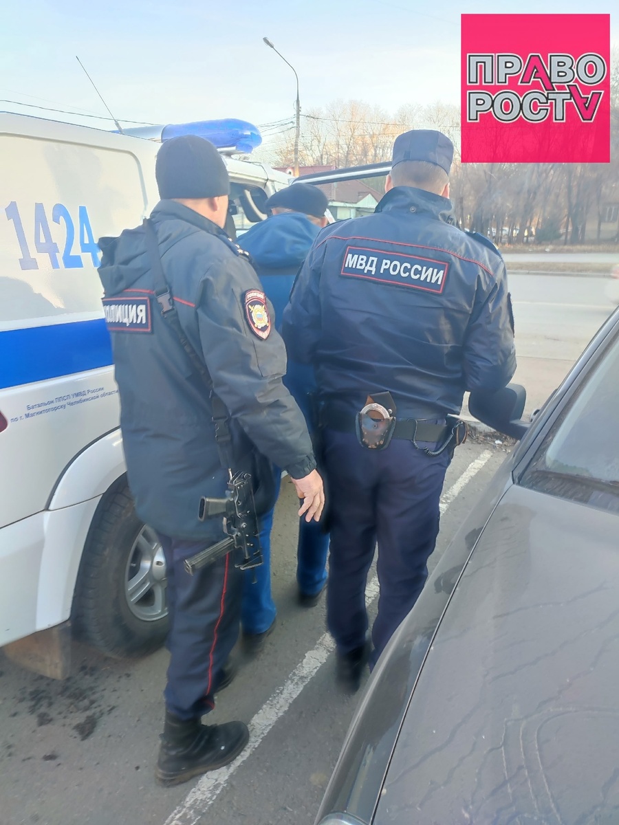 Хулигана увозят в райотдел
