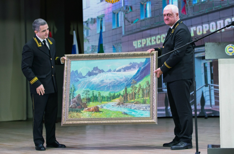 В этот день юбилярам говорили теплые слова и дарили подарки