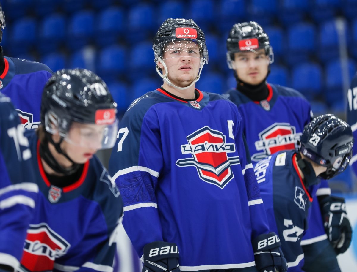    Макар Глазунов, по ходу сезона ставший капитаном «Чайки», за 18 матчей набрал 13 очков (7 + 6)