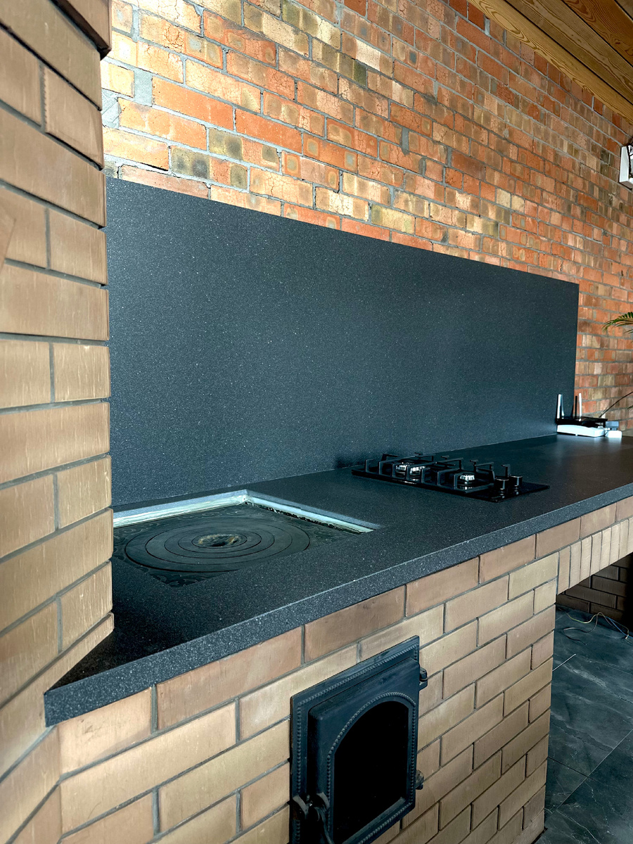 Керамогранит в зоне барбекю