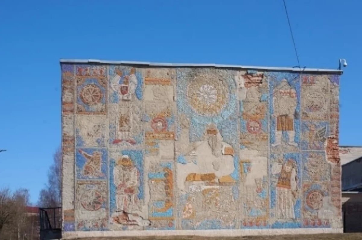    Парфенчиков рассказал о ремонте мозаичного панно на фасаде ДК в Питкяранте