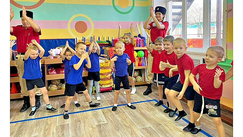    Юнармейцы и юные таланты подарили праздник малышам