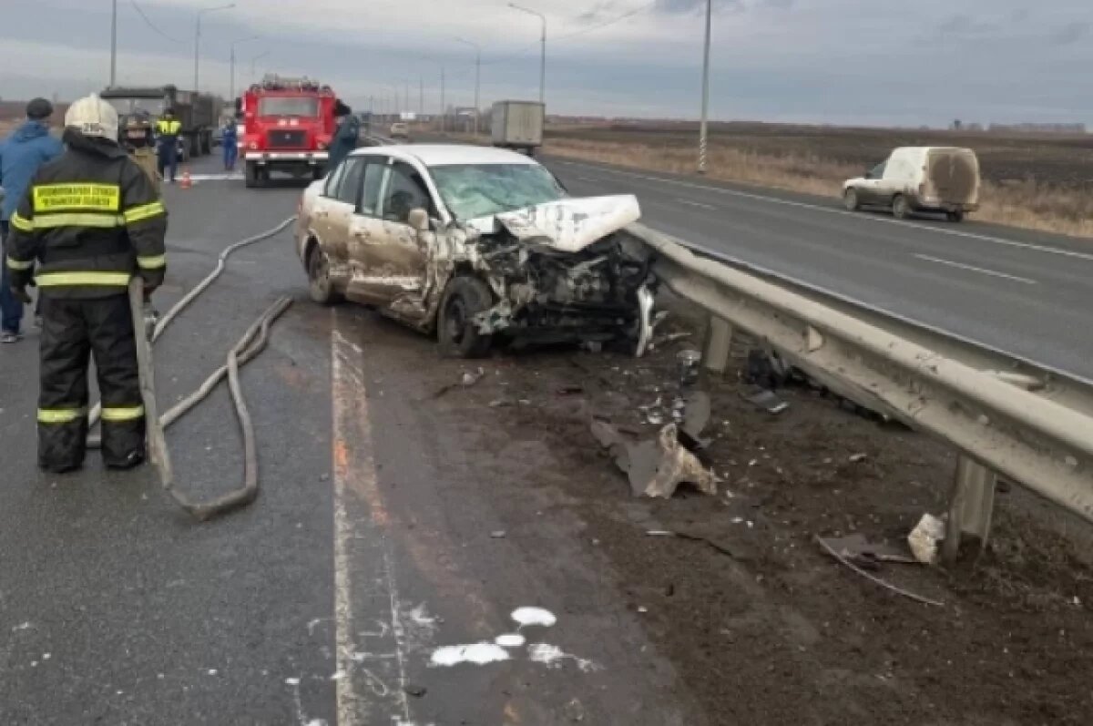    Бензовоз врезался в легковушку на трассе под Копейском