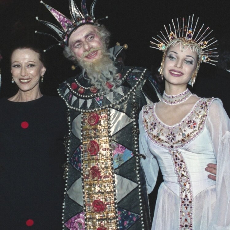 Майя Плисецкая, Владимир Моисеев и Анастасия Волочкова после премьеры спектакля «Конек-Горбунок» в 1999 году📷
