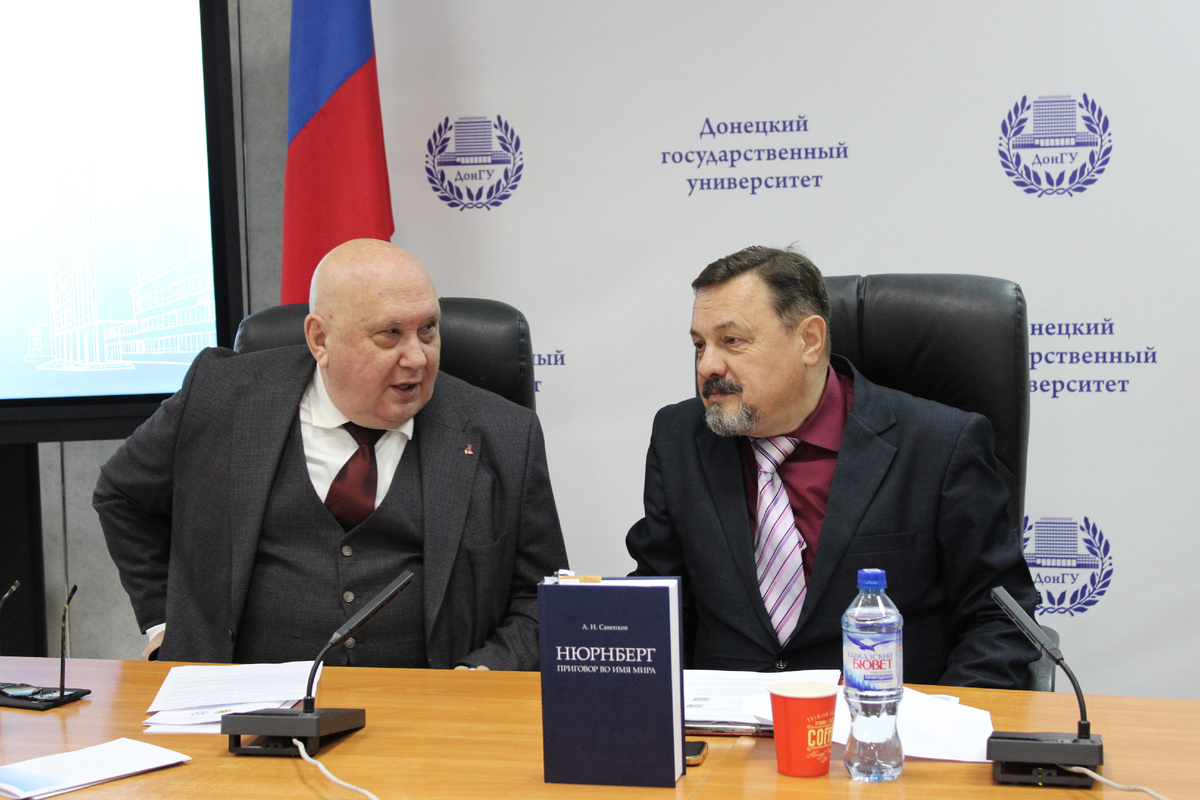 Директор ЦЭР Юрий Николаев и профессор ДонГУ Дмитрий Муза