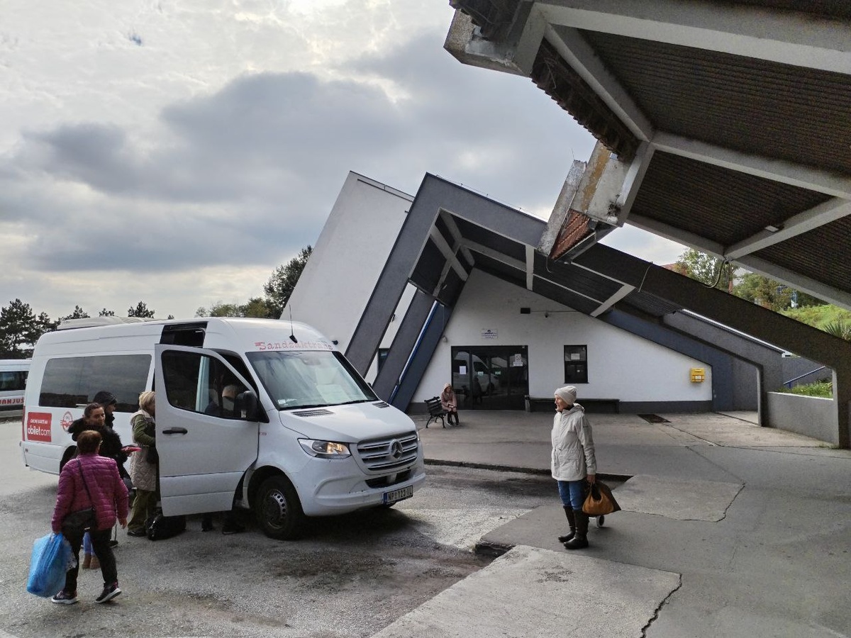 Автовокзал в Топола