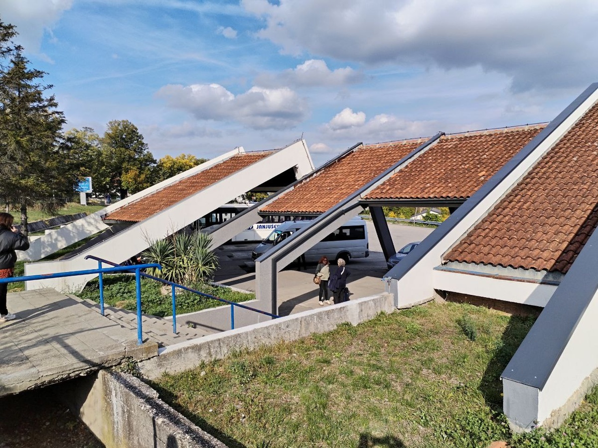 Автовокзал в Топола