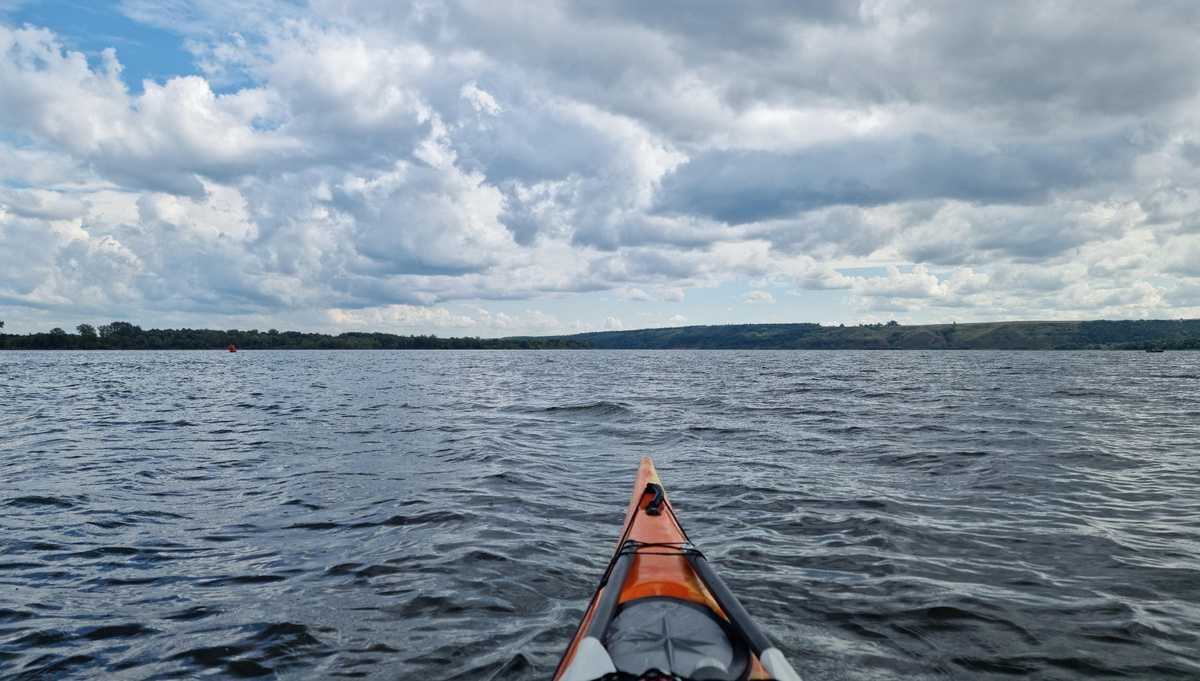 Казалось бы, те же места... Но как изменилось восприятие! Два года назад путь сюда от Казани казался целым приключением, а сегодня это лишь финишная прямая после полутора тысяч километров. Мир стал гораздо больше. 🌍