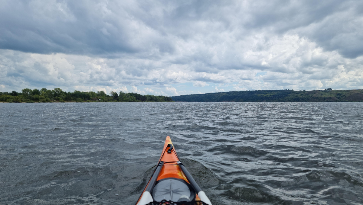 Казалось бы, те же места... Но как изменилось восприятие! Два года назад путь сюда от Казани казался целым приключением, а сегодня это лишь финишная прямая после полутора тысяч километров. Мир стал гораздо больше. 🌍