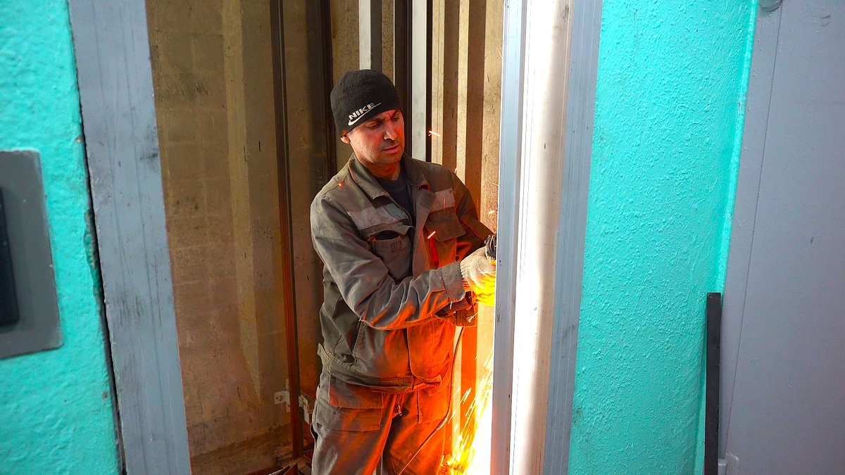    В Нижневартовске благодаря капремонту заменят больше 300 лифтов