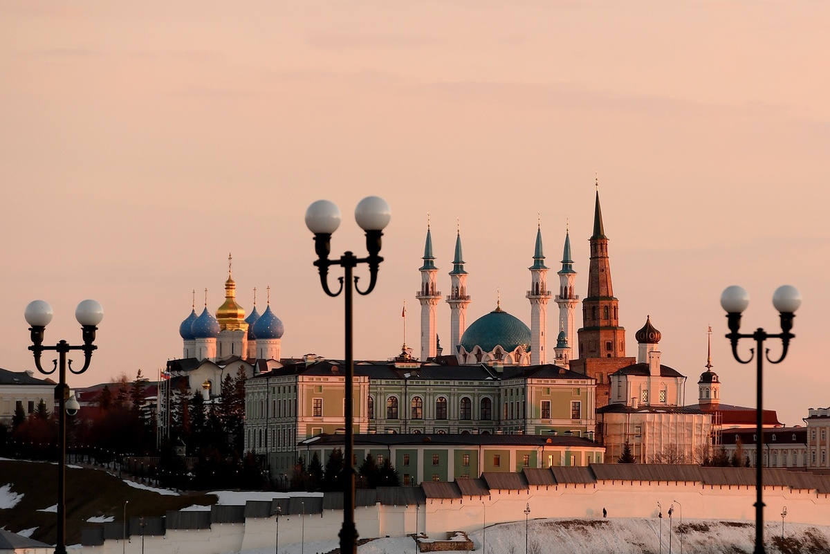    На территории кремля мусульманская мечеть и старинный православный собор находятся совсем рядом. / Фото: РИА Новости