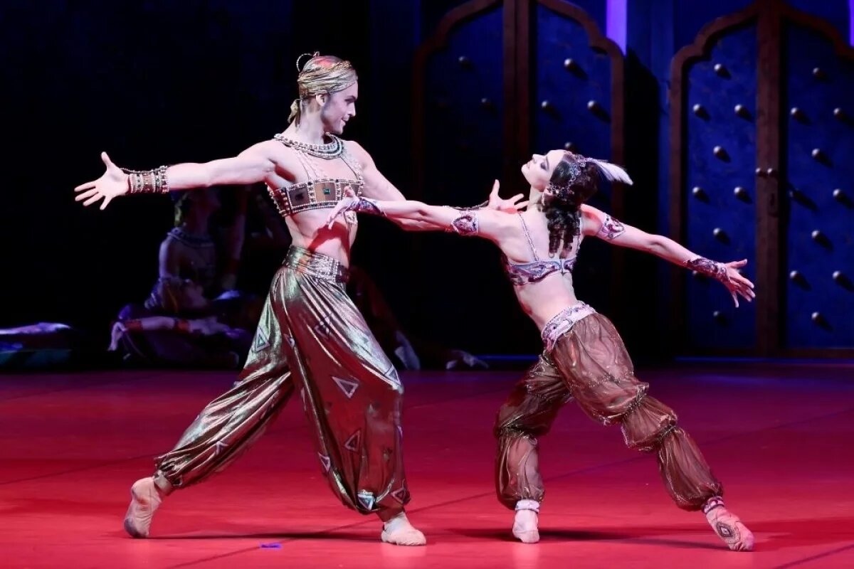    Восхитительная во всех смыслах «Шехеразада» представлена в программе одноактных балетов.