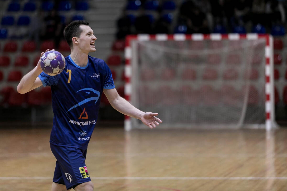    Иногда названия комбинаций на площадке приходится кричать