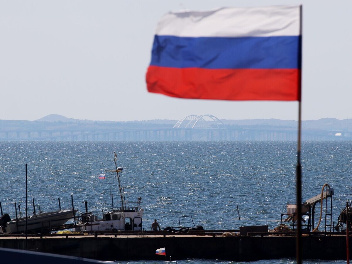    Вид на Крымский мост через Керченский пролив© РИА Новости / Виталий Тимкив