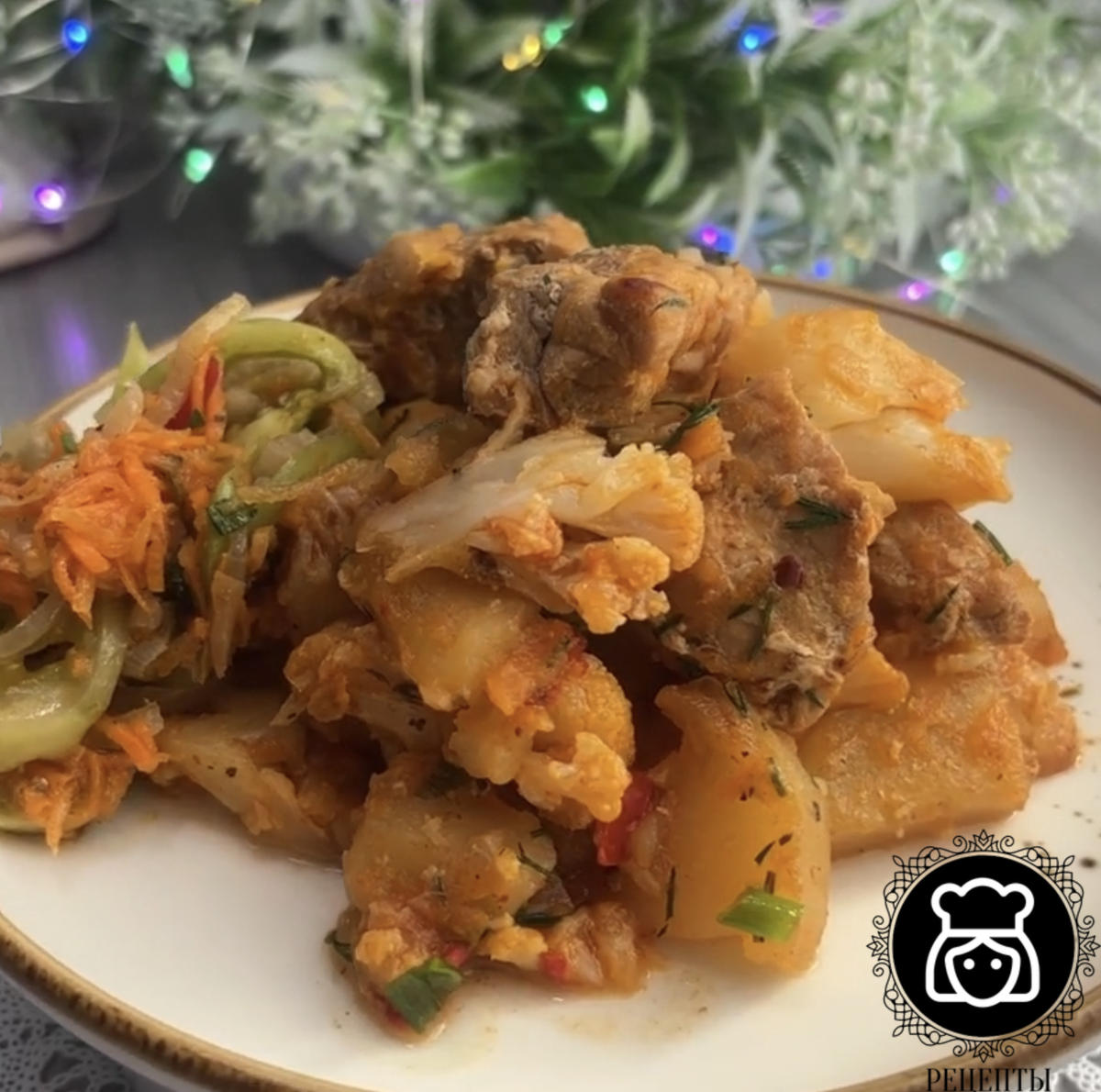 Тушеная цветная капуста со свининой и картофелем