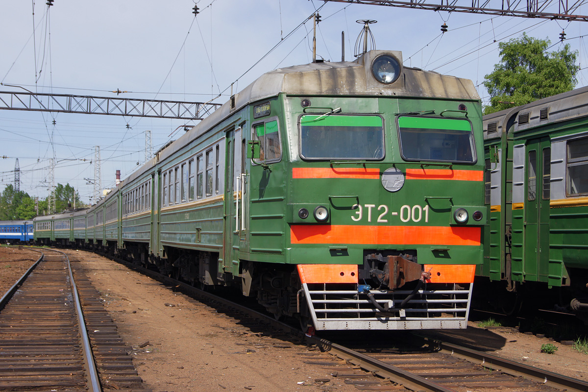 ЭТ2-001 на Финляндском вокзале Санкт-Петербурга. Источник фото: ru.wikipedia.org Авторство: Алексей К.. TrainPix, CC0, https://commons.wikimedia.org/w/index.php?curid=40887529