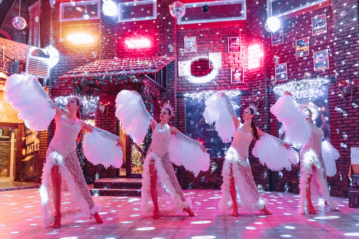 Празднование Нового года в ресторане // Фото предоставлено клубом «Камелот»