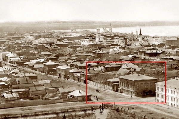 Участок Петра Алабина с двумя домами и садом