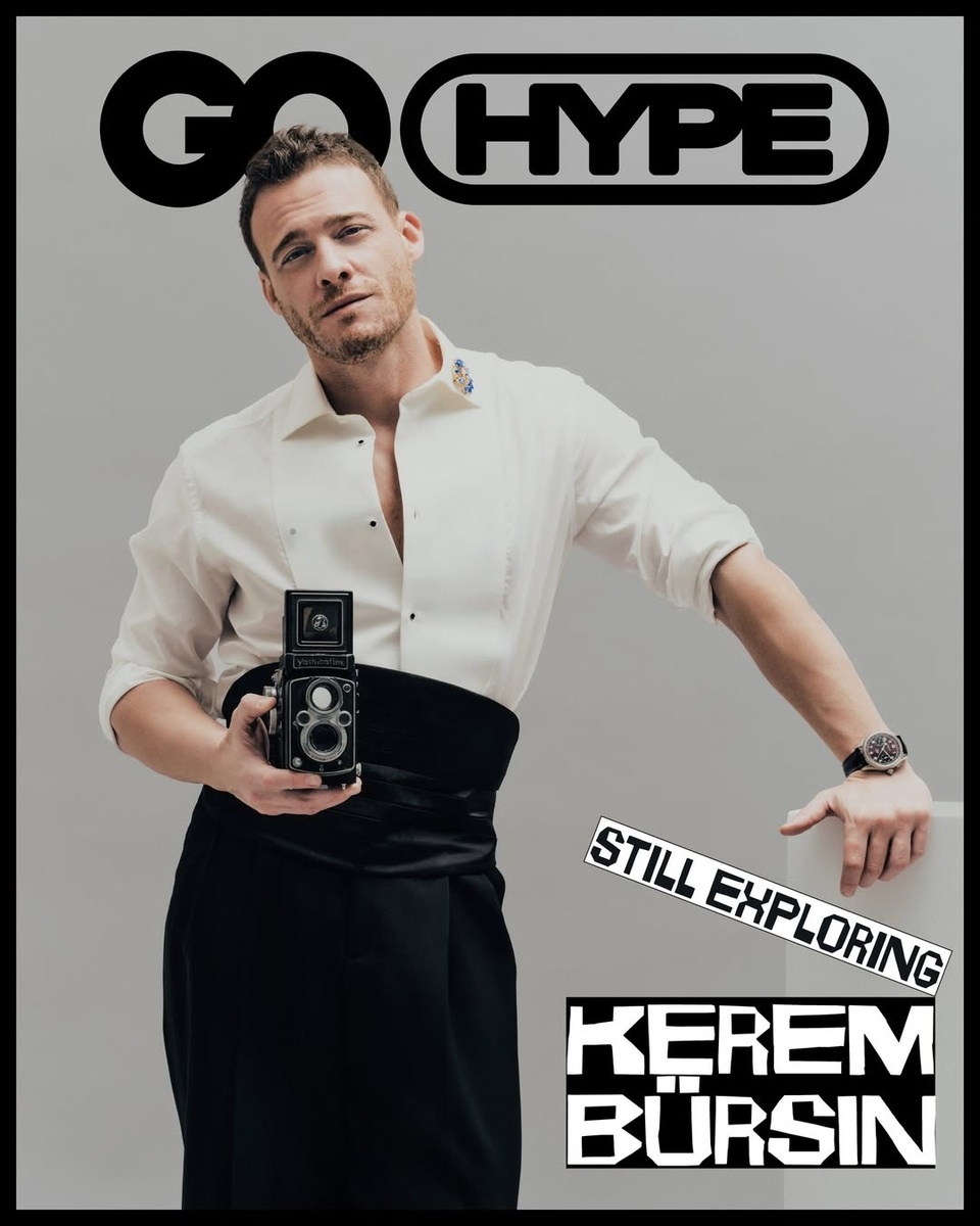 Фото От журнала “GQ Middle East”. Рубашка, брошь, пояс-кушак, брюки: Dolce&Gabbana, часы: Montblanc.