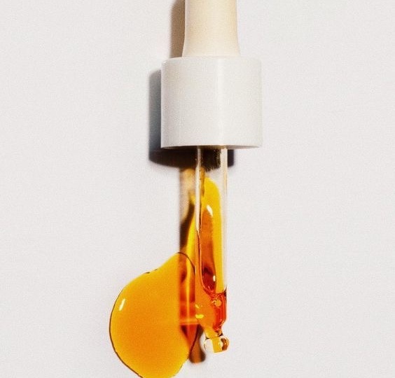 Надоел тусклый цвет лица и морщины? Что такое ретинол в уходе и всем ли он нужен?