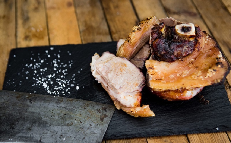 Домашняя мясная колбаса из свиной рульки: просто, сочно, натурально