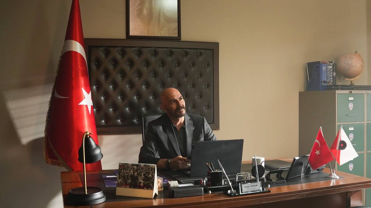 Стоп кадр из сериала «Мечта Эшрефа»