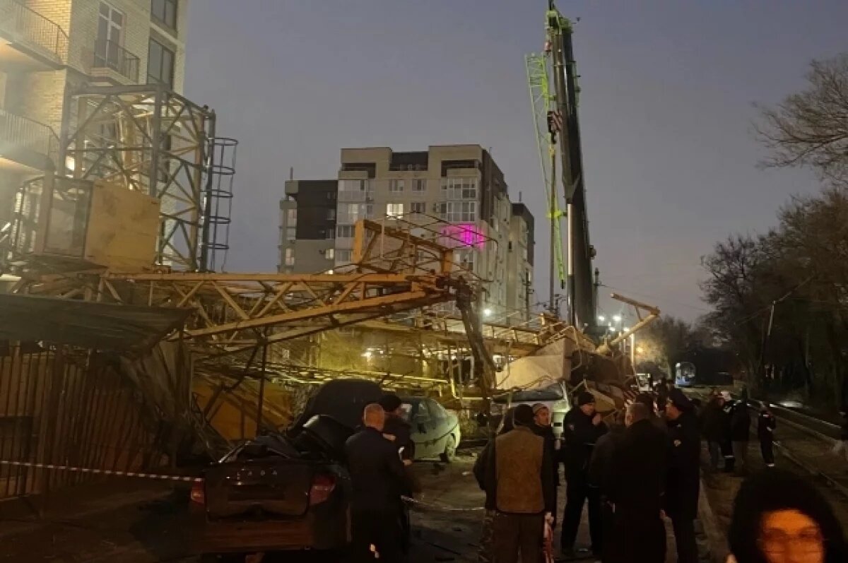    В Волгограде после обрушения строительного крана встали трамваи