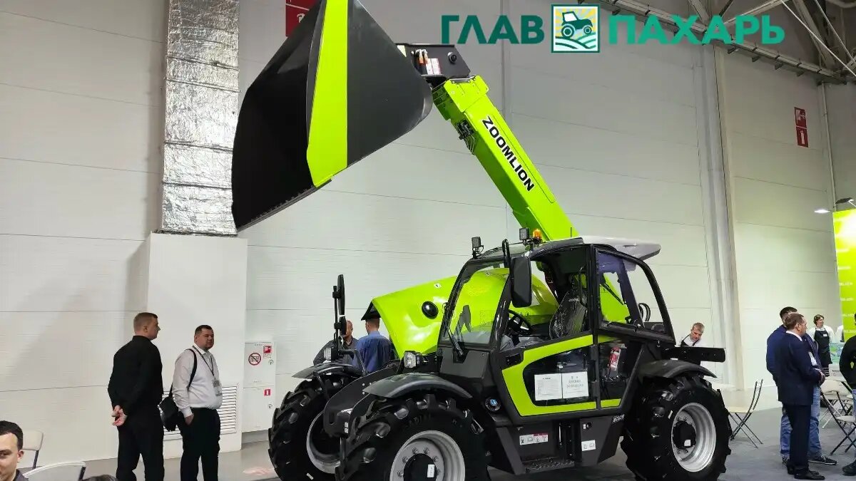 Фото: © Артём Борисов / Glavpahar.ru
Обновленный телескопический погрузчик Zoomlion ZTH3507AG показали на ЮГАГРО 2025
