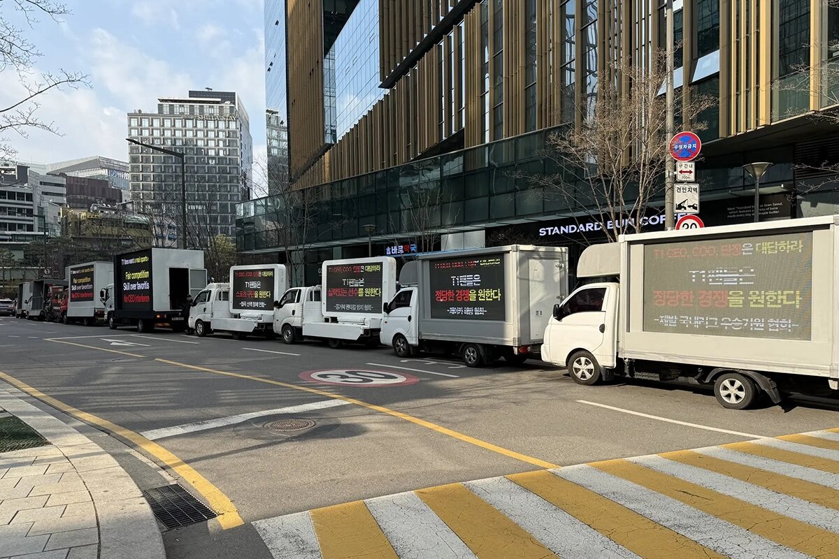 Акция болельщиков против ухода Ли «Gumayusi» Мин-хёна в Сеуле